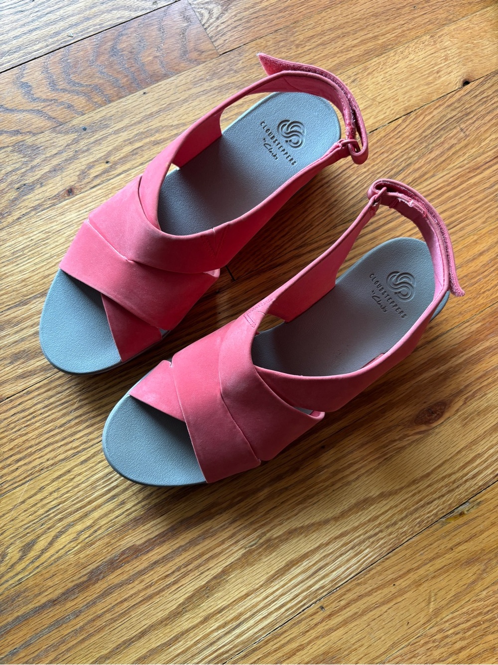 women’s coral clarks cloudsteppers sandals